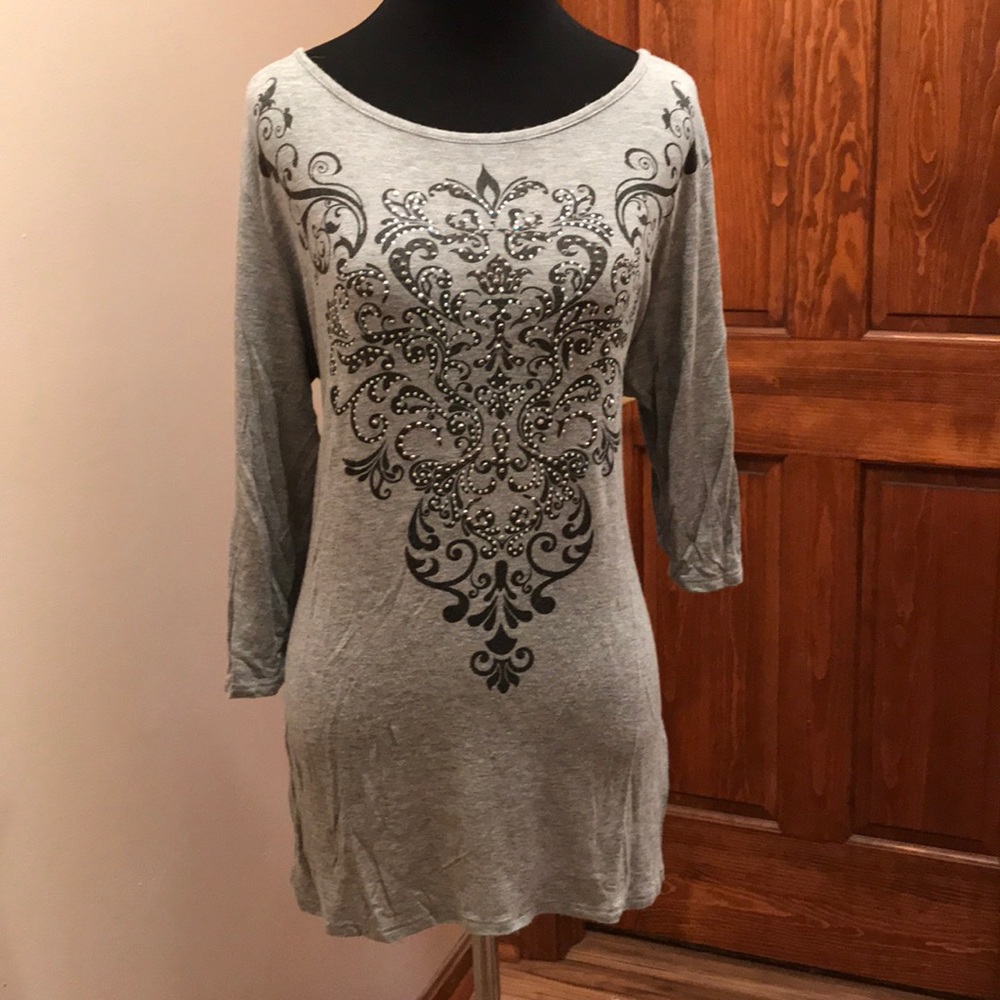 Grey jeweled 3/4 sleeved top